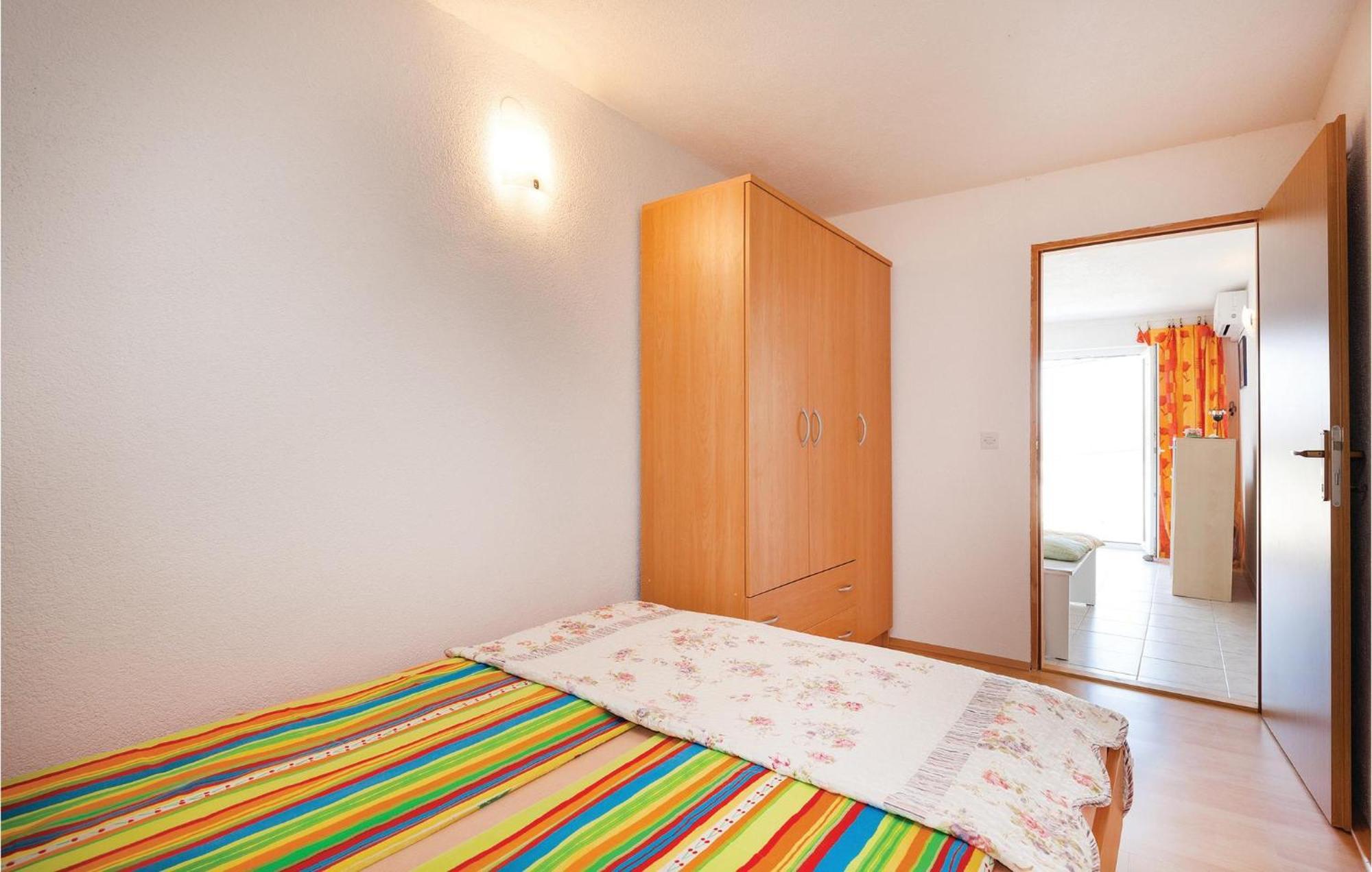 Gorgeous Apartment In Klenovica With Kitchen Ngoại thất bức ảnh